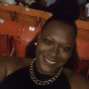 Meet your Posher, Tierra